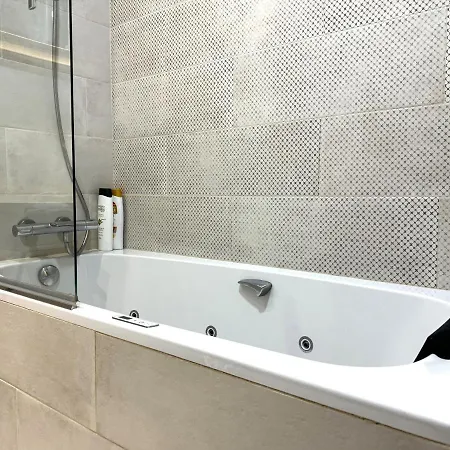 Lujoso Apartamento En Chamberi By Bebalmy Madrid Exterior photo